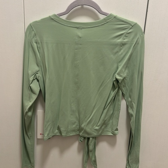 Lululemon Nulu long Sleeve - Picture 6 of 7